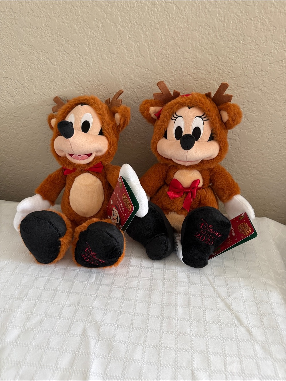 Disney 2025 Christmas Mickey & Minnie Mouse 15-Inch Plush Reindeer NWT